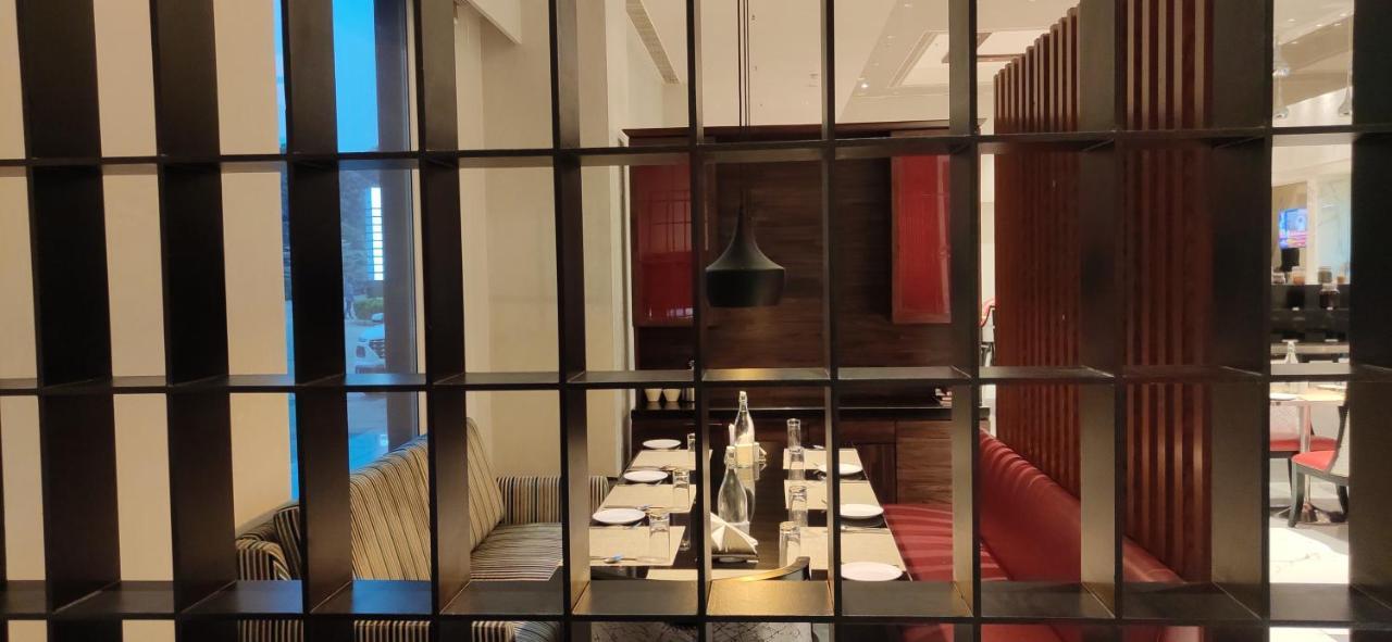 Manjeera Sarovar Premiere Hotell Rājahmundry Exteriör bild
