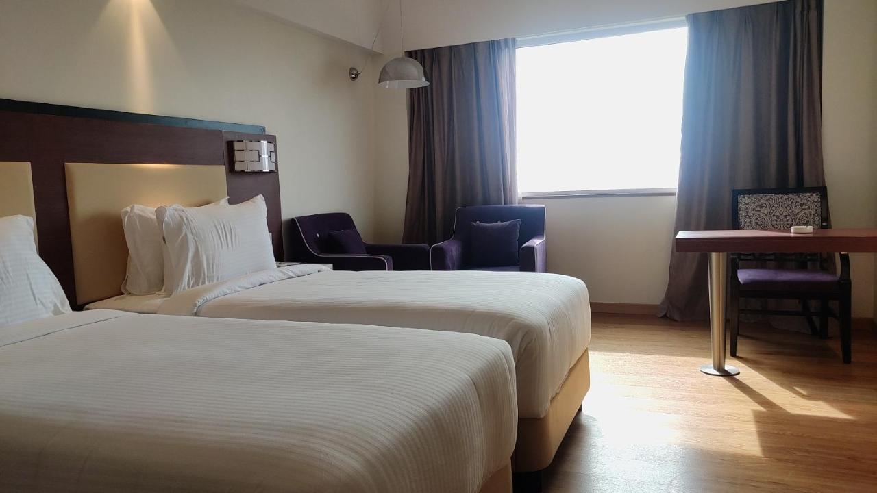 Manjeera Sarovar Premiere Hotell Rājahmundry Exteriör bild