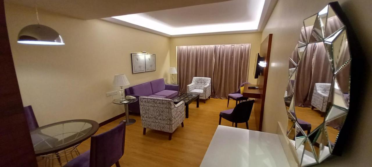 Manjeera Sarovar Premiere Hotell Rājahmundry Exteriör bild