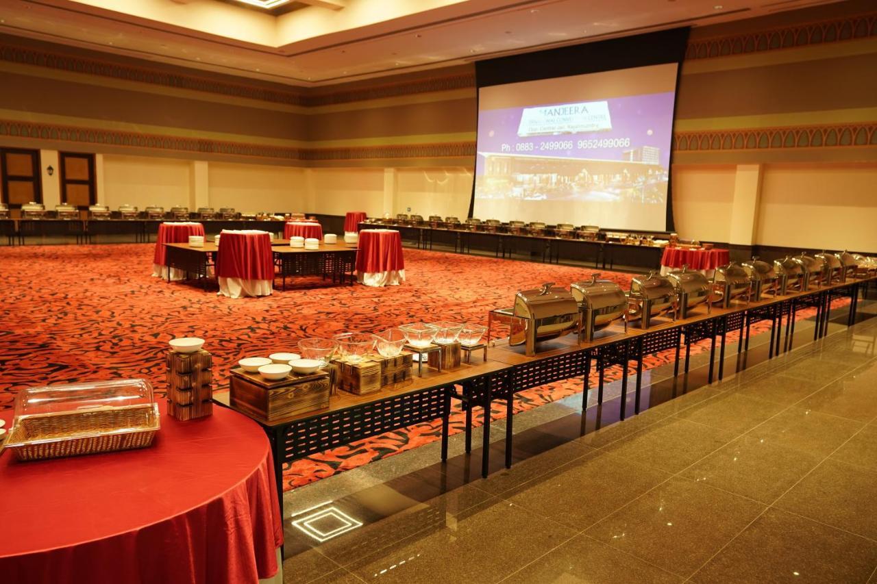 Manjeera Sarovar Premiere Hotell Rājahmundry Exteriör bild