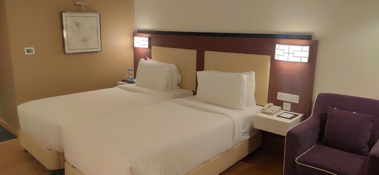 Manjeera Sarovar Premiere Hotell Rājahmundry Exteriör bild