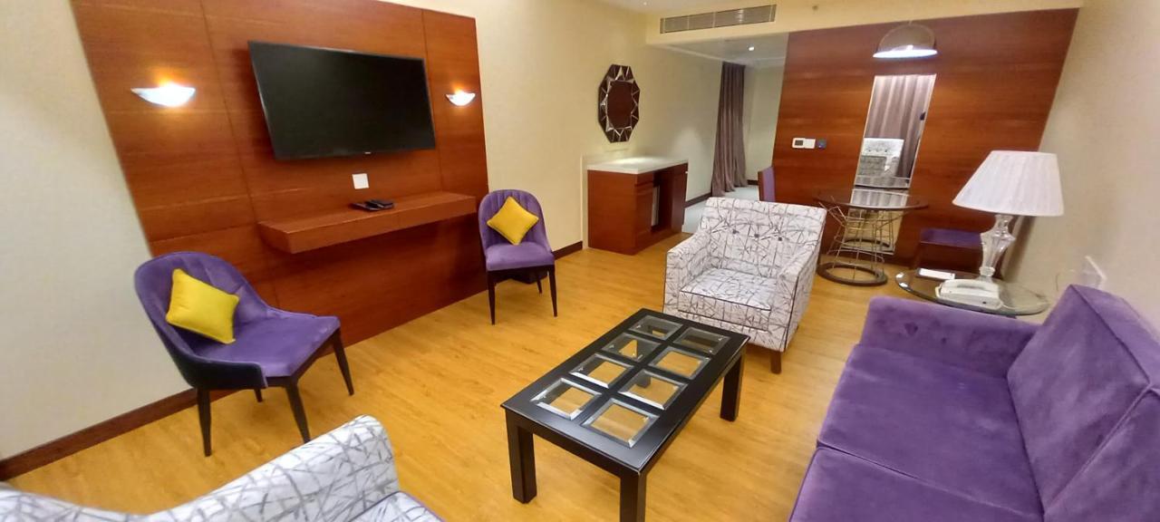 Manjeera Sarovar Premiere Hotell Rājahmundry Exteriör bild