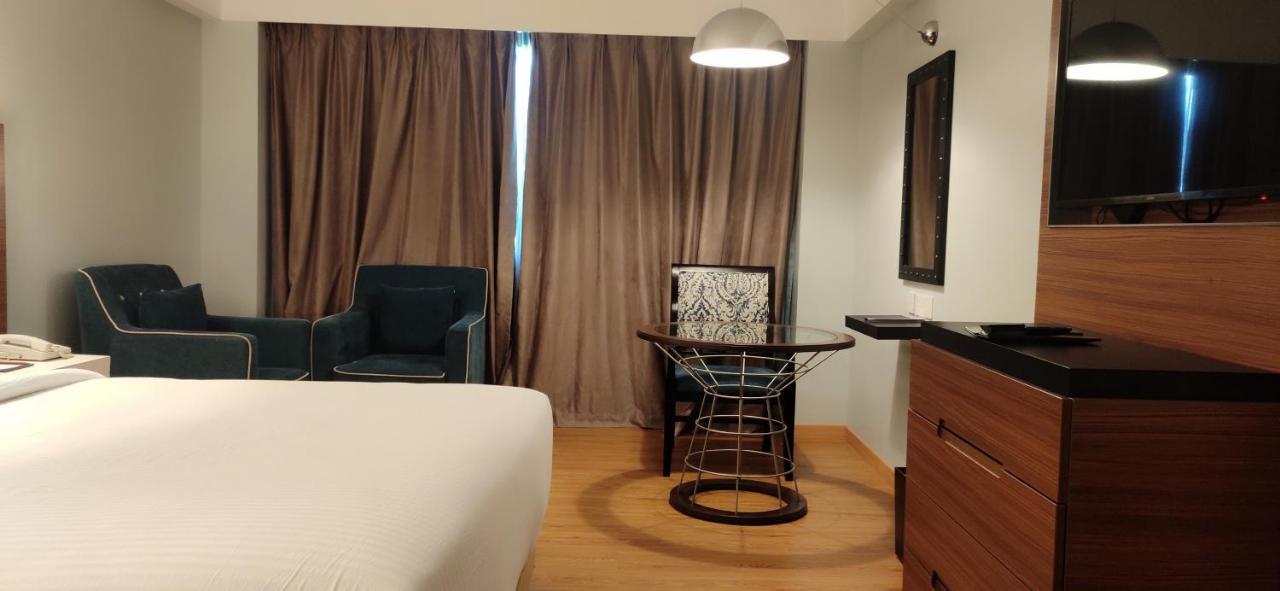 Manjeera Sarovar Premiere Hotell Rājahmundry Exteriör bild
