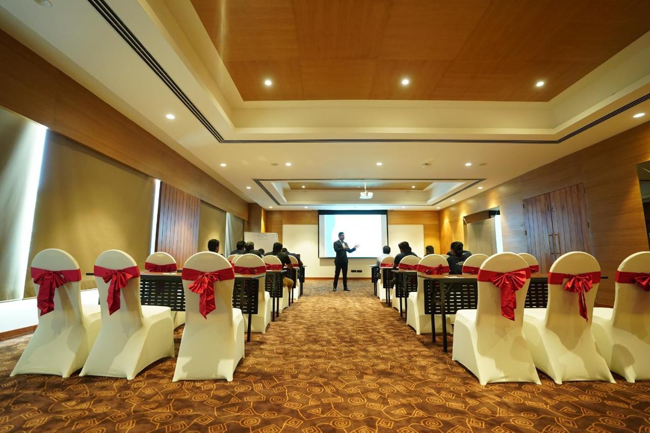 Manjeera Sarovar Premiere Hotell Rājahmundry Exteriör bild