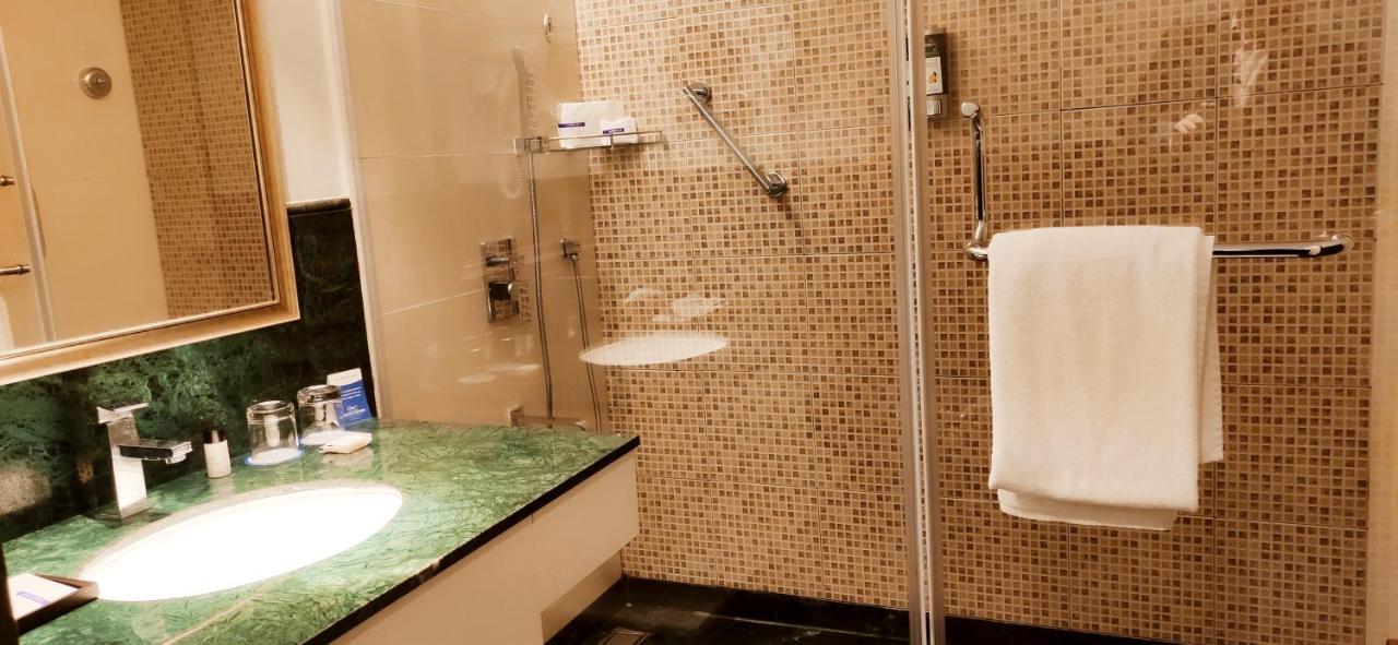 Manjeera Sarovar Premiere Hotell Rājahmundry Exteriör bild