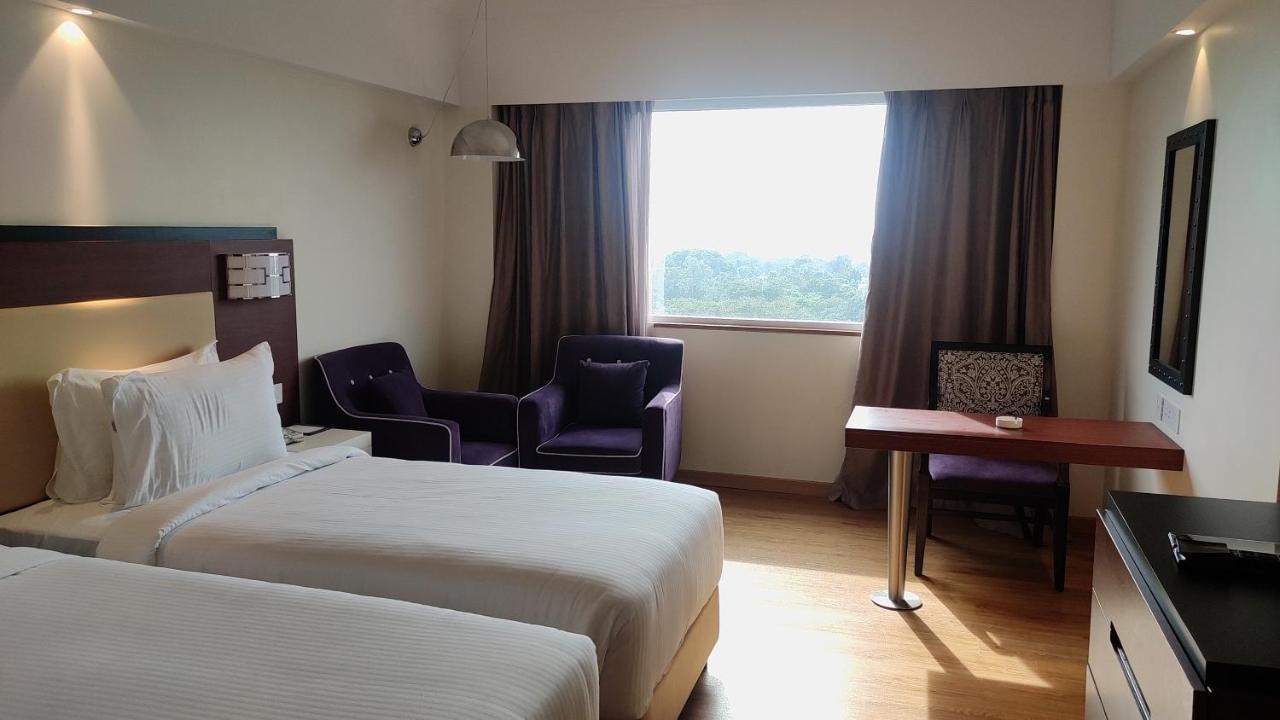 Manjeera Sarovar Premiere Hotell Rājahmundry Exteriör bild