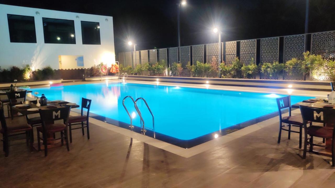 Manjeera Sarovar Premiere Hotell Rājahmundry Exteriör bild