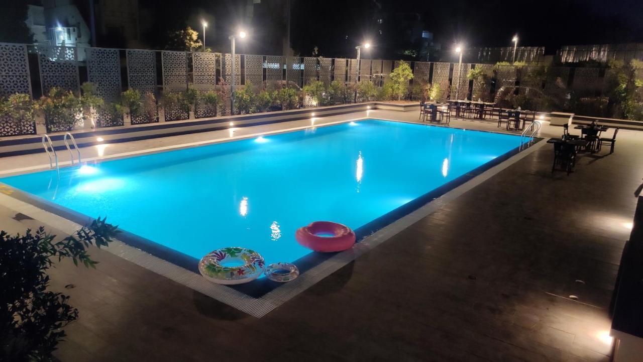Manjeera Sarovar Premiere Hotell Rājahmundry Exteriör bild