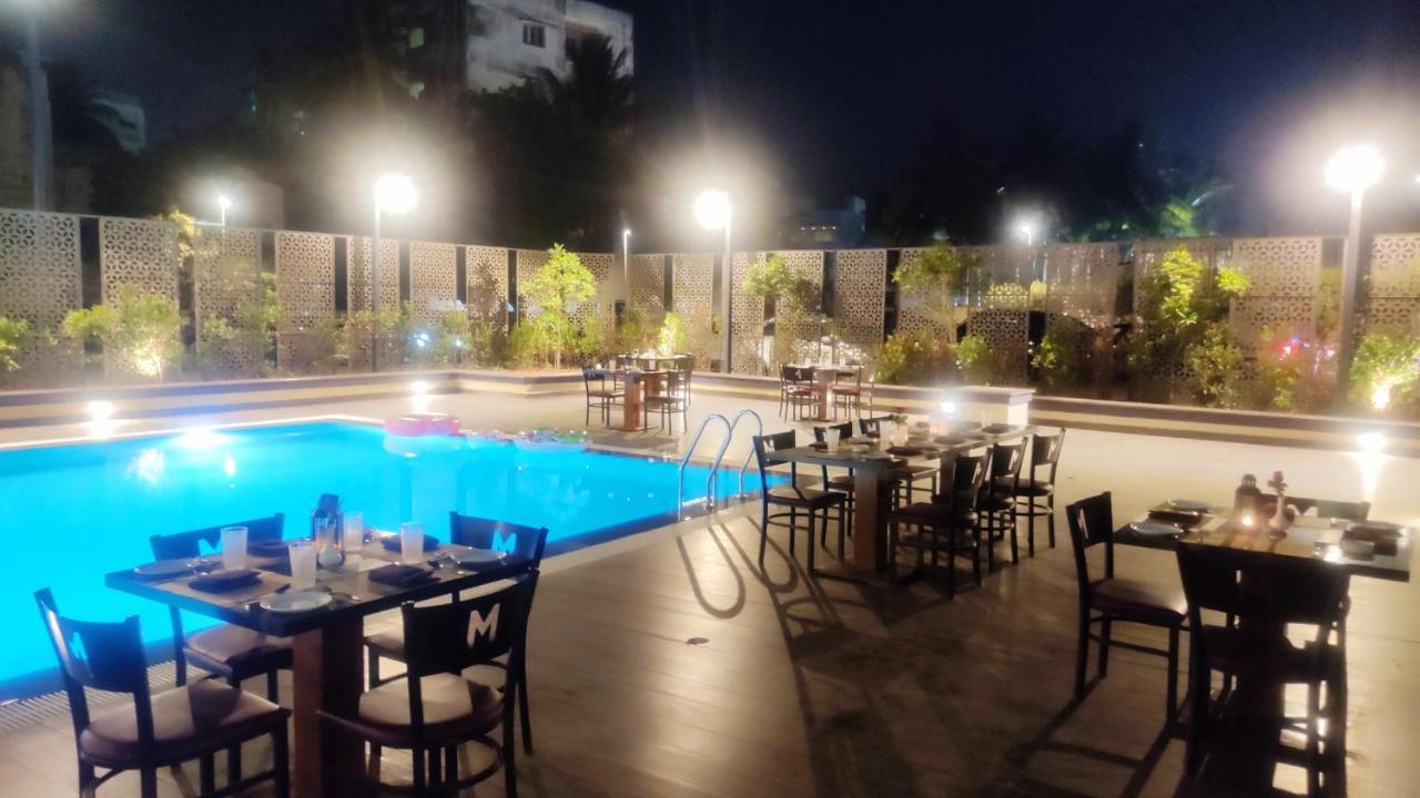 Manjeera Sarovar Premiere Hotell Rājahmundry Exteriör bild