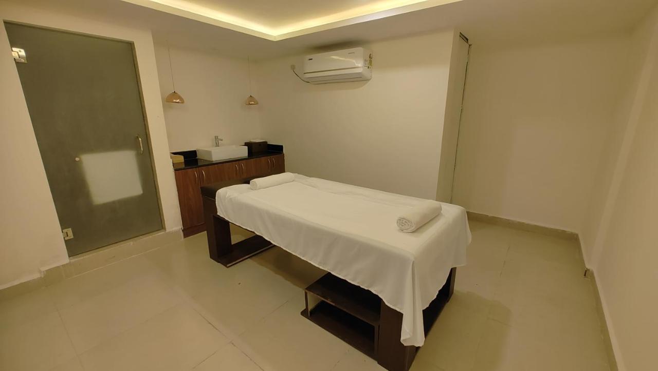 Manjeera Sarovar Premiere Hotell Rājahmundry Exteriör bild