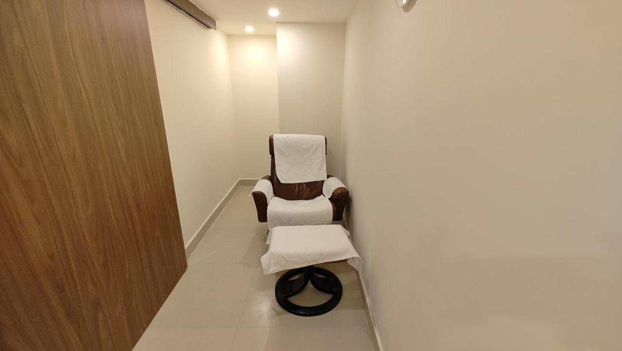 Manjeera Sarovar Premiere Hotell Rājahmundry Exteriör bild